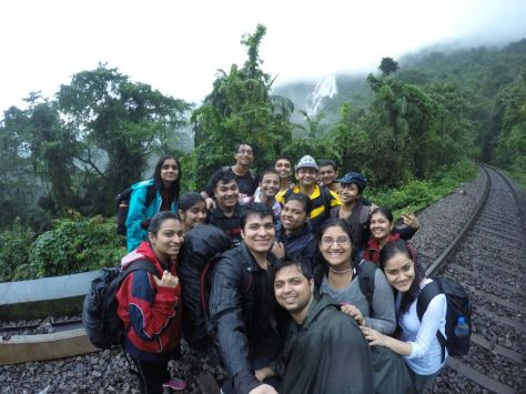 Waterfall ke saath selfie to banta hai!